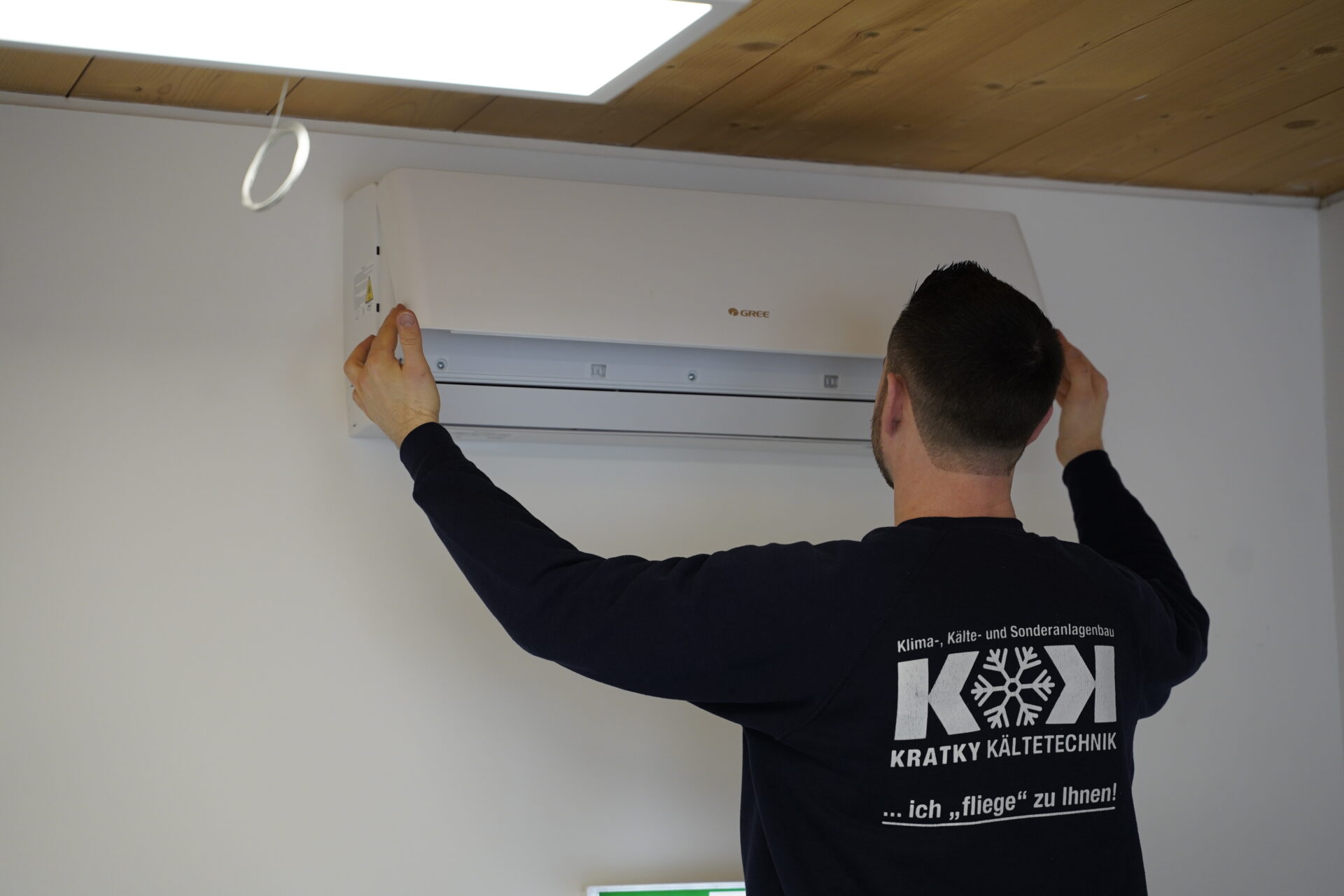 Montage Gree-Klimaanlage von Kratky Kältetechnik